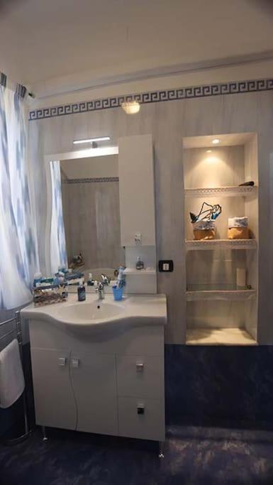 A Crystal Palace In Heart Of Apartment *